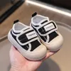 Sneakers Soft Soft Slip Baby Walking Chaussures Automne et Hiver Canvas Coton Velcro Mens Femmes Petits enfants de taille moyenne H240509