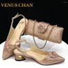 Chaussures habillées chan italien creux design femmes sac assorti en champagne couleur mûres dames africaines sandales confortables pour la fête