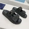 Designer Sandal Woman virka glider svarta plattformskilor Straw Formform Sommarkon Summer Flat Comfort Mule Beach Pool Två remmar