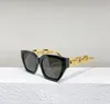 Gold Black Cat Eye Sunglasses Lens gris foncé 1474 Femmes Fashion Lunettes de soleil UV Eyewear avec Box9132337