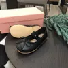 Luxe kinderschoenen boog lint meisjes sneakers hoogwaardige prinses schoenmaat 26-35 inclusief schoenendoosontwerper baby platte schoenen 24 mei