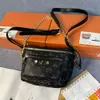 Mini Bum Bag Designer Fanny Pack Women's Luksusowa torba M82335 Metalowa list z drukowaną torbą na ramię Wysokiej jakości torebka Crossbody torebka L 1607 V