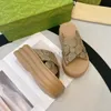 Designer -Sandalen Pantoffeln rutschen Frauensiegsandale mit ineinandergreifender G -Farbe Dicke unten 5 cm Gummi weiche Lederschnalle Schwarze Herren Hausschuhe 5.8 04