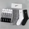 Designer-Socken Herren Socken Brand Sportsocken für Frauen Joker Solid Color Classic High-End-Haken-Knöchel atmungsaktiv absorbierbar atmungsaktiven Fußball-Basketball-Socken