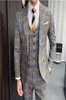 英国スタイルのカーキ格子縞のスーツメンジャケットベストパントパーティーウェディングチェックTraje Novio Male Costume 3 Piece Homme Men039s Suits8453735