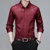 Heren DRAAD Shirts Heren Casual en modieus langdurige gedrukte shirt met lange mouwen niet -strijken en rimpelbestendige zakelijke top D240427