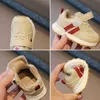 Sneakers Baby Miękkie buty do chodzenia w Zimowych chłopcach i dzieciach anty poślizgu Dwa bawełniane nachylenia damskie dzieci z aksamitem H240509