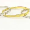 Дизайнерский браслет по низким ценам ювелирные изделия корейские выгравированные 18 тыс. Золотая титановая сталь женская семейство 6 бриллиантов Новый браслет