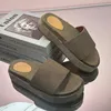 Новые классические высококачественные туфли Summer Summer Outdoors Beach Beach Rubber Sandal Luxurys Designer Mules Sandale Casual Shoes Mens Slides Travel Bool Sliders