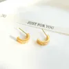 Boucles d'oreilles de design minimalistes belles boucles d'oreilles avec un nouveau luxe et un rouge polyvalent facile avec une boucle d'oreille originale de chariot