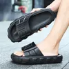 Designer Men S tofflor utomhus strand plattskor andningsskor mönstrade casual anti slip skor designer replika säsongsmässiga sandaler inomhus avslappnade tofflor