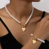 Hochzeitsarmbänder Vintage Imitation Perlenkette Armbänder Schmuck Set für Frauen Temperament Herz Anhänger Choker Bankett Hochzeitszuspannung Accessorie