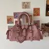 Sac à bandoulière Vintage Biker Y2K Hippie American Street Style Heart Rivets Pink Handbag Advanced Leather Designer Sacs 240508