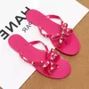 Designer tofflor Summer Women Beach Flip Flops Shoes Classic Quality Studded Ladies Cool Bow Knot Flat Slipper Female Rivet Jelly Sandals Shoes