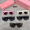 Designer Sonnenbrille Mu Katzen-Eye-Sonnenbrille für Frauen Premium-Buchstaben Peplum Sonnenbrille Premium-Qualität Ladie Designer Miui Lunette de Soleil Mui Mui Sonnenbrille