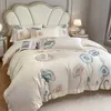 Set di biancheria da letto ricami alla moda in fiore di beige giù per il piumone copertura al 100% in cotone puro morbido letto letto letto foglio foglio foglio cover del letto a doppia dimensione j240507