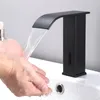 Смесители раковины для ванной комнаты смарт -датчика автоматическое водопад