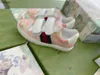 Tênis de bebê de luxo pequenos padrões florais sapatos de crianças 26-35 de alta qualidade embalagem de fivela de fivela de fivela girls designer designer sapatos de meninos 24 a maio