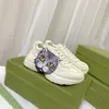 Designer Sneaker Woman Men Luxury Rhyton Tennis Jumbo sneaker präglade hög toppduk Walk Running Trainer Shoe Store med Dust Bag