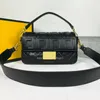 Vielseitige Umhängetaschen Designer -Tasche Herren und Damen Leder Vintage Crossbody Bag Fashion Mini -Tasche Temperament Geldbeutel F0191