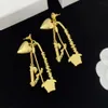 Pendientes de aro para mujeres Joyas de diseñador para mujer Parring Fashion Street Fashion Gold Heart Ear Studs Accesorios para mujeres D2210208f 1503