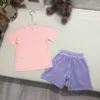 NEUE BABY-Tracksuits Sommerjungen Kurzarm Set Kids Designer Kleidung Größe 100-150 cm Symmetrisches Muster-T-Shirt und Schnürshorts 24may