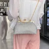 Damer kväll väska kvinnors singel axel crossbody väska fashionabla diamant inlagd liten fyrkantig middagsskal kedjan nätverk är populärt