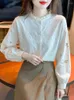 Blouses voor dames korejepo geborduurde shirt dames dames lente 2024 stijl houten oor rand top Koreaanse chique modieuze vrije tijd eenvoud shirts