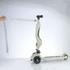 Trois enfants dans un scooter Multi-fonctionnels Foot Walking Tool pour une voiture de patinage pour bébé de 3 à 9 ans