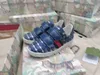 Populaire baby sneakers blauw logo print kinderschoenen maat 26-35 hoogwaardige merkverpakking buckle riem meisjes schoenen ontwerper jongens schoenen 24 mei