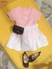 Nouvelles filles robes costumes d'été de baby tracksuit kids de créateur de vêtements de créateur taille 110-160 cm t-shirt rose imprimé en forme de coeur et jupe courte 24april