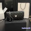 Women WOC Stars Bag Vintage Crossbody Designer -Tasche Leder Matelasse Kette Luxus Unterarmtasche Reißverschluss Münz Geldbeutel Trendkartenhalter Einkaufskupplung Clutch Fanny Pack 22cm