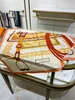 Écharpe en soie de concepteur Luxury Handroll Twill Square Square Square de châle Paris Ban à bandeau Bague