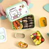 Lunchlådor Väskor 1350 ml Kawaii Lunch Box School Girl Portable Microwavable Food Storage Container Läcksäker 2 Layer Divide Bento Box Spoon Fork