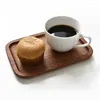 プレートの食器丸い木製の丸いデザートプレート日本スタイルの木製トレイスナックドライフルーツクルミの色