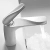 Robinet de salle de bain cuivre robe blanc