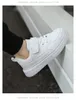 Детские обувь для крикета весна белые ботинки для мальчиков кожа топ -девочки маленькие белые туфли повседневная школа белая спортивная обувь белая штука