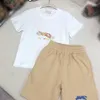 SUSuit per bambini di moda Summer Boys Sump Short Shorted Set Kids Designer Designer Taglie da 100-150 cm T-shirt da stampa da cavaliere colorato e pantaloncini kaki 24 maggio