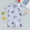 Cuccioli di bambini con un costume da bagno dinosauro a bagno rotondo mezza zip a maniche corta a manica da bagno da bagno da bagno da bagno per bambini abita da bagno h240508