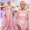 Rosa bröllop Dubai klänningar brudklänning långa ärmar spets applikation pärlor med oftskirt satin juvel hals anpassad vestidos de novia 0509