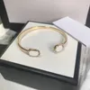 Letter Designer Bracciale Bracciale Prodotto di moda retrò donna braccialetti in oro in ottone placcato gioielleria di gioielli 272A