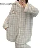 Dames slaapkleding runxiangcheng 2024 herfst/winter koraal pluche dikke mesh rood rood geruite lange pyjama's vrij van