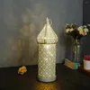 Bordslampor 1pc guld marocko ihålig lampa smidesjärn lykta hem vardagsrum atmosfär ljuskrona dekoration (utan batterier)