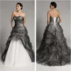 New White and Black Dresses Sweetheart Sleeveless Applique Beaded Ruffles Sweep Train Tulle Princess Wedding Gowns 0509