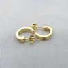 Minimalistisk designörhängen fashionabla örhängen älskar c-formad 18k guld kvinnor trendig design med vagn original örhänge