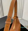 2024 NYTT Fashion Temperament Teen Triumph Shoulder Bag Top Quality Leather Bracket Angled Luxury Designer Bag Fashion Camera Handväska