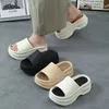 Slippers épais EVA 2024 Nouveau été pour femmes d'été Portez des sandales de plate-forme domestique de mode.