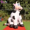 Großhandel 8mh (26 Fuß) mit Gebläse neu maßgeschneiderte Werbung aufblasbare Milch Kuh Bühne Tiermodellballons für Party -Event -Dekoration Spielzeug Sportarten