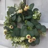 Fleurs décoratives couronnes eucalyptus artificiels feuilles de simulation de couronne guirlande avec des baies pour la fête de mariage de la porte d'entrée décorations de fenêtres murales