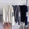 Tricot de tricots féminins harajuku v-colme en tricot en laine en tricot cardigan hiver veste femme coréen style préparatoire lâche quatre rayures sweater féminins Trendl2405